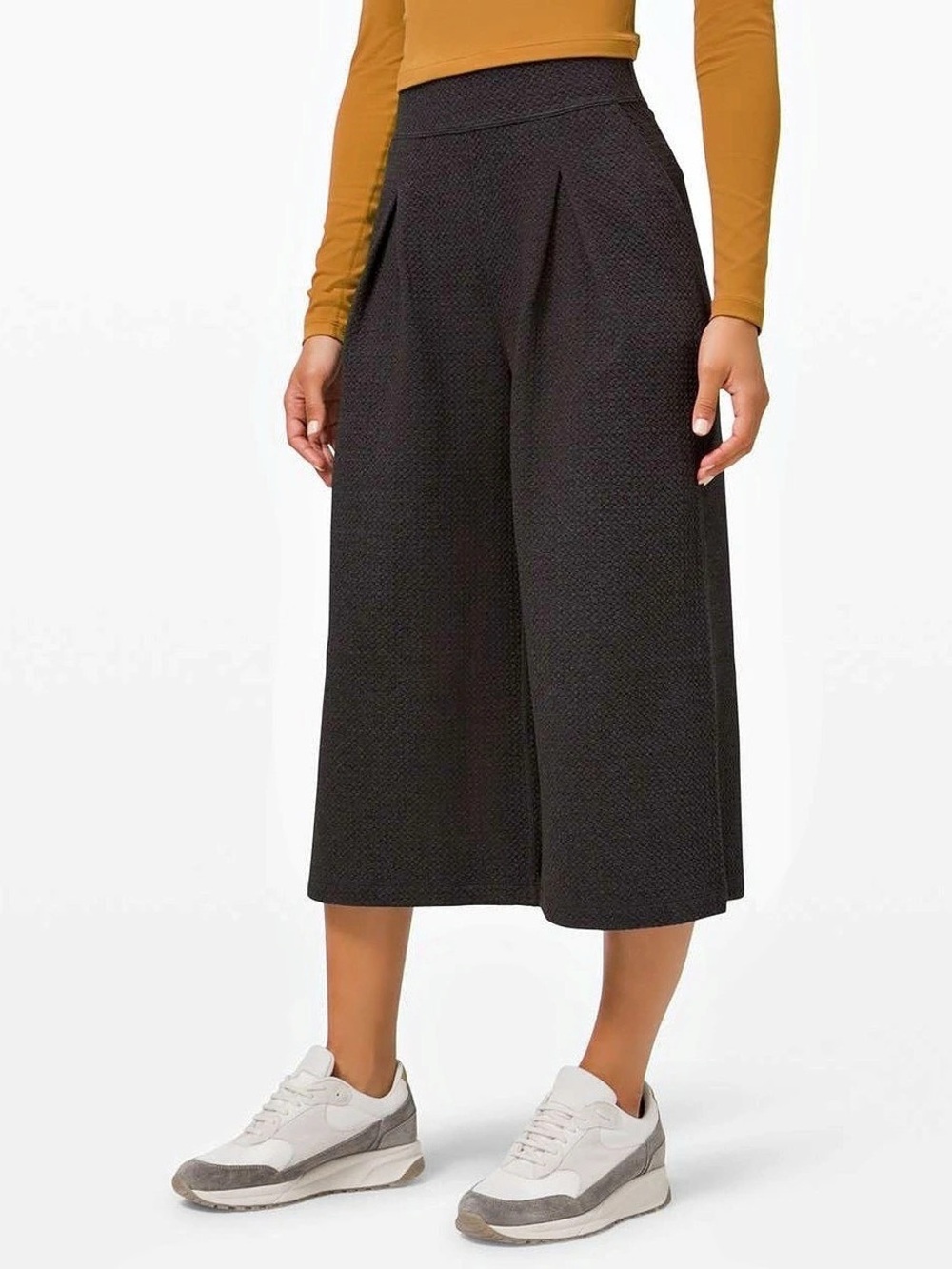 Lululemon Can You Feel The Pleat
Crop Heathered Gray Size 4